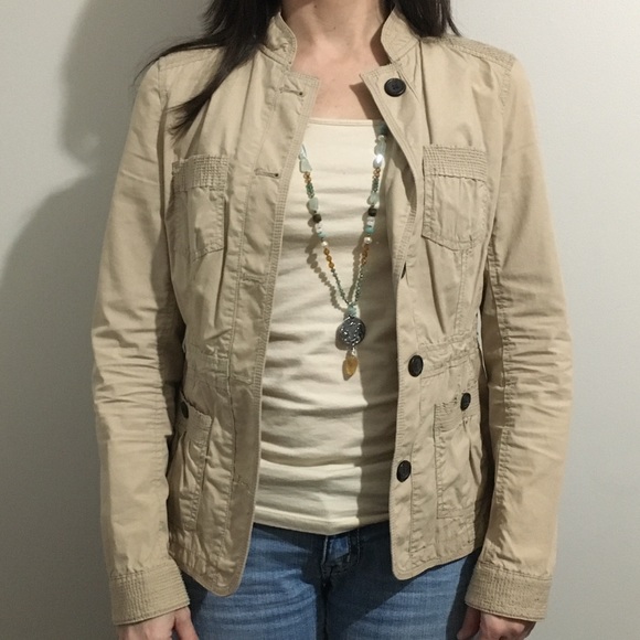 Button Up Top - Picture 2 of 8